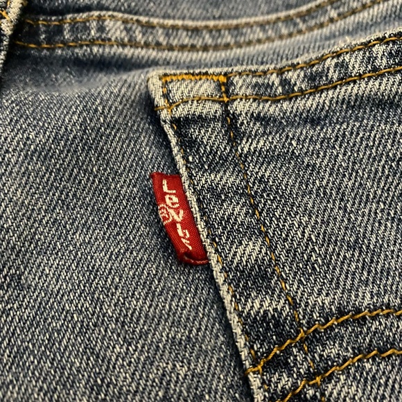 High Waisted Levi Mom Jeans - Picture 3 of 7